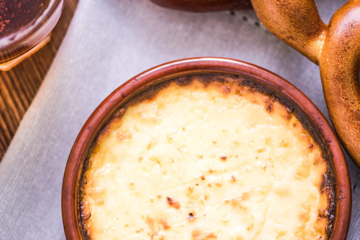 Trempette au Fromage et Bière avec Bretzels