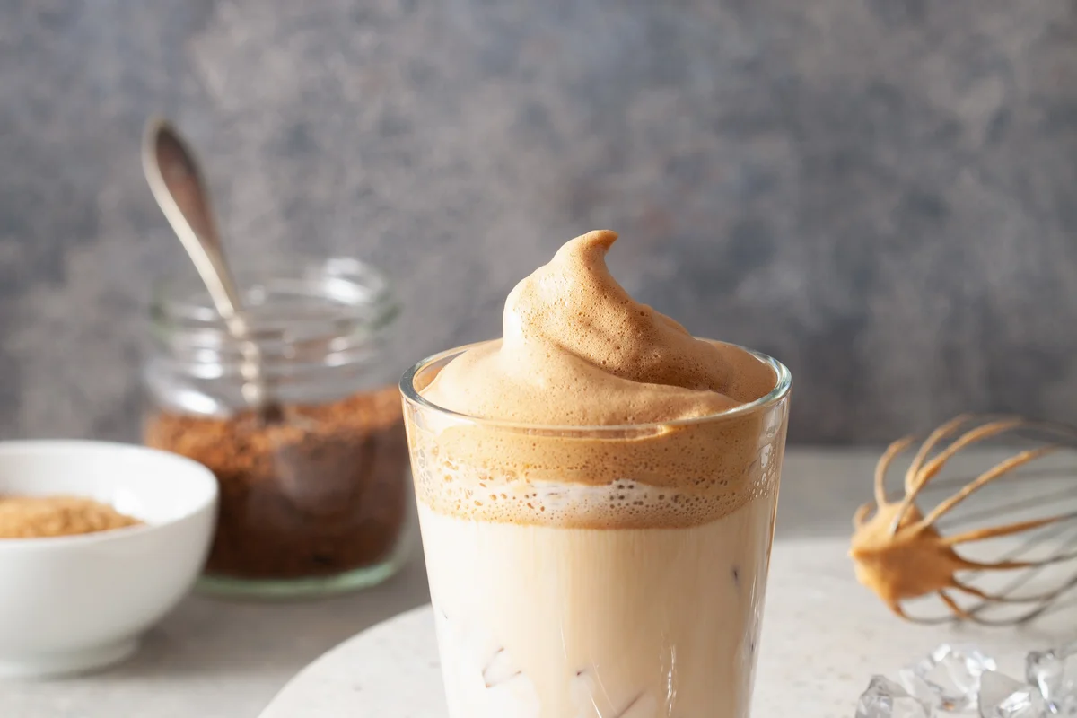 Café Dalgona Mousseux en un rien de temps